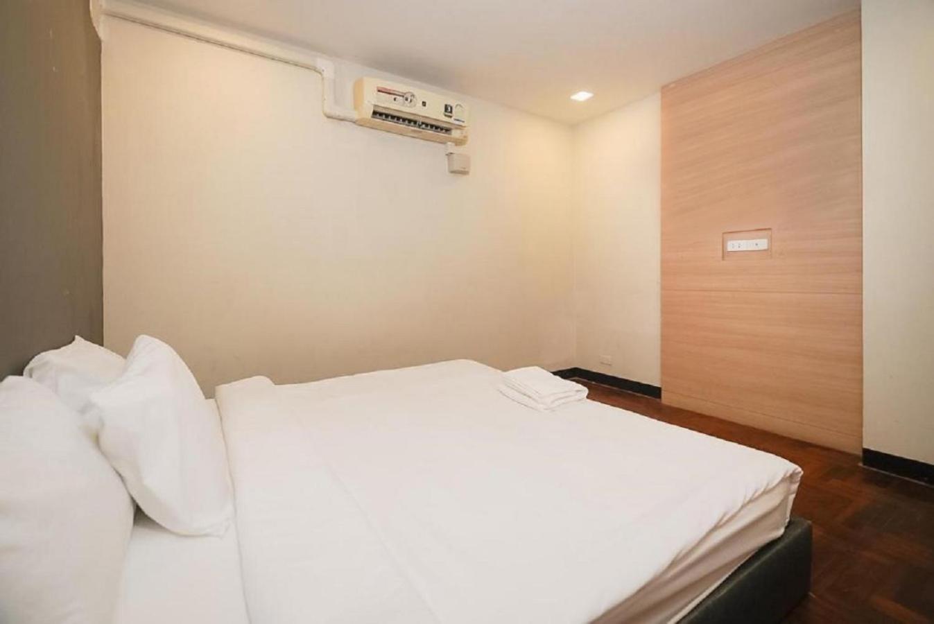 X Go Inn Silom Road -Bts Saint Louis Bangkok Exterior foto