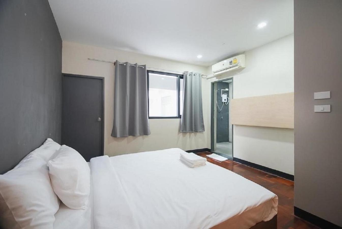 X Go Inn Silom Road -Bts Saint Louis Bangkok Exterior foto